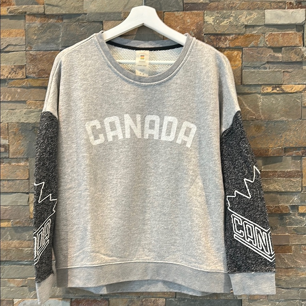 Hudson Bay - Gray  and Black Crew Neck Sweater with Athletic Style